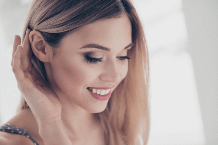 Ο Θάνος Κοντογιάννης, Πλαστικός Χειρουργός, εξηγεί πώς η ωτοπλαστική διορθώνει τα πεταχτά αυτιά με ασφάλεια και φυσικό αποτέλεσμα.