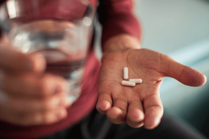 Νέα ευρήματα αποκαλύπτουν την εκτεταμένη χρήση αντιβιοτικών στην Ελλάδα και τον αυξημένο κίνδυνο από πολυανθεκτικά μικρόβια.