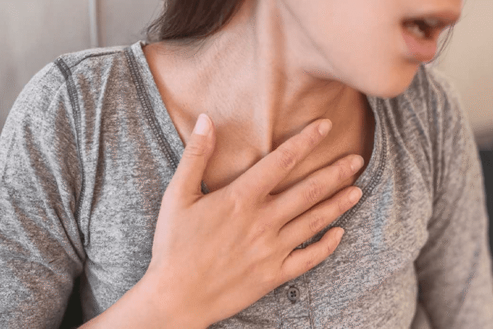 Μάθετε πώς να αναγνωρίζετε τα συμπτώματα της αναφυλαξίας και πώς να την αντιμετωπίσετε σωστά με οδηγίες από ειδικό αλλεργιολόγο.