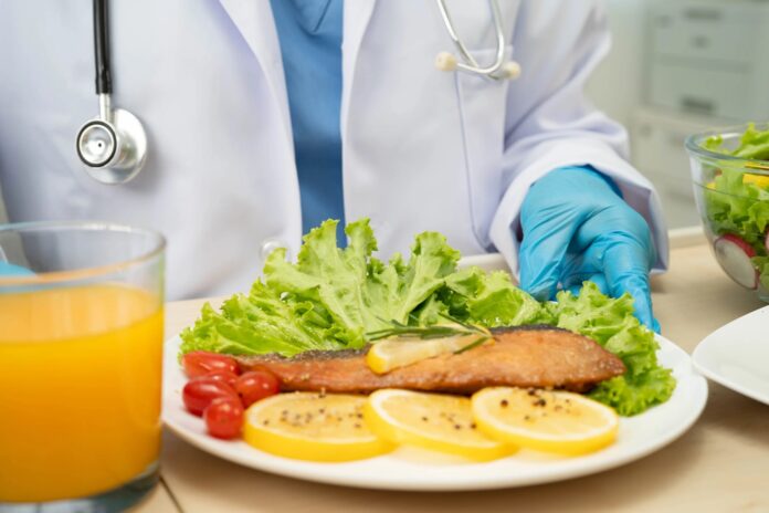 Η διατροφή παίζει κρίσιμο ρόλο στην πρόληψη και θεραπεία του καρκίνου. Δες τι δείχνει η έρευνα και ποια διατροφικά πρότυπα προστατεύουν.