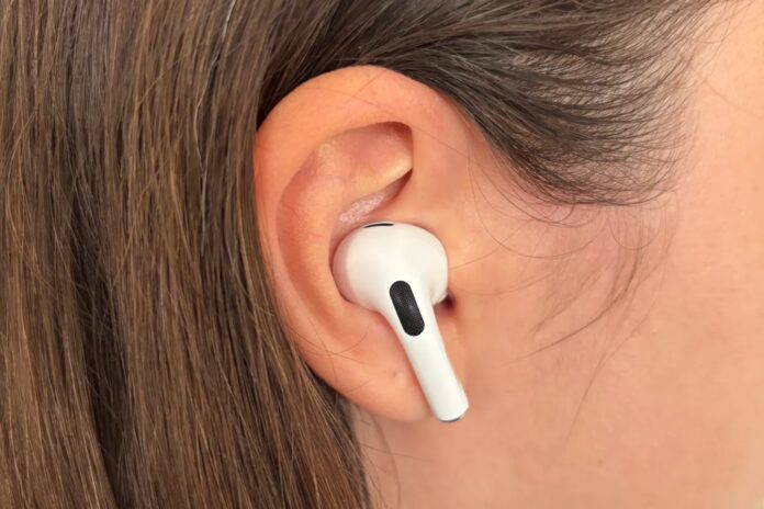 Πώς επηρεάζουν τα ακουστικά την ακοή; Συμπτώματα, κίνδυνοι και τρόποι προστασίας για την υγεία των αυτιών.