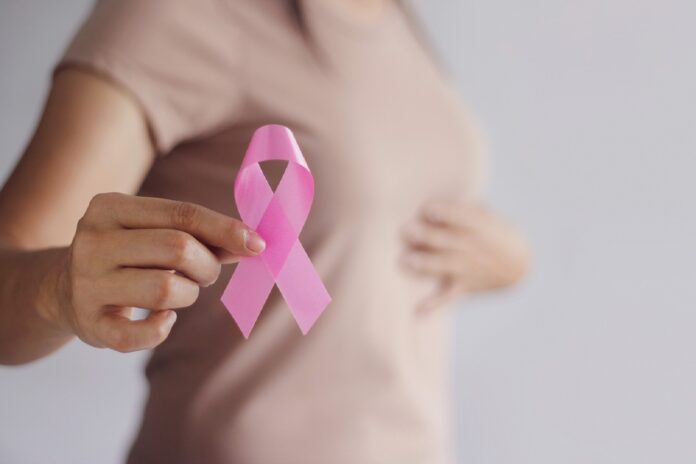 Παθήσεις μαστού: Πότε πρέπει να ξεκινά ο προληπτικός έλεγχος, ποια συμπτώματα χρειάζονται προσοχή και ποιος ο ρόλος των κέντρων μαστού.